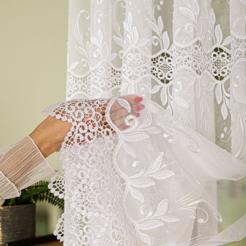 Firanka z aplikacją na markizecie ze wzorem pasowym, wysokość 160cm, kolor 001 biały 122467/433/001/000160/1