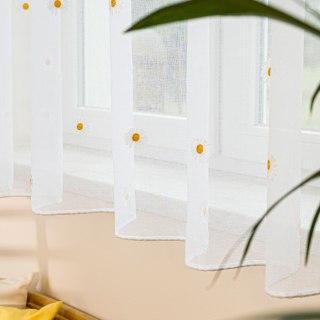 BELLIS Firana gotowa na etaminie w stokrotki, haftowana na taśmie, z ołowianką szerokość 300 x wysokość 160cm, kolor 001 biały B