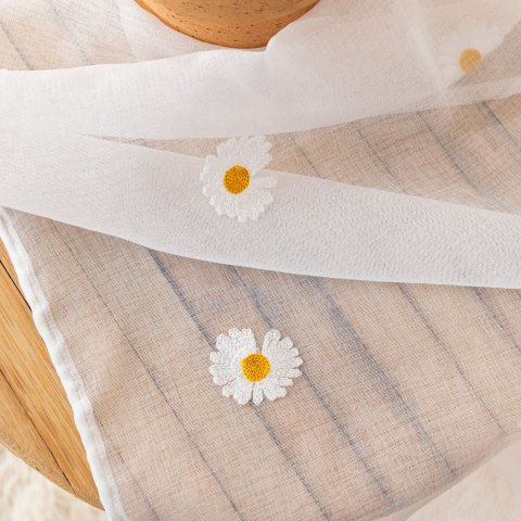 BELLIS Firana gotowa na etaminie w stokrotki, haftowana na taśmie, z ołowianką szerokość 300 x wysokość 160cm, kolor 001 biały B