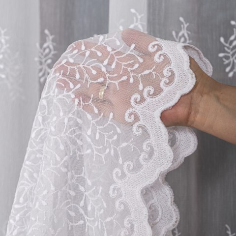 Firanka haftowana pasowa, wysokość 300cm, kolor 001 biały FH0043/768/001/000300/1