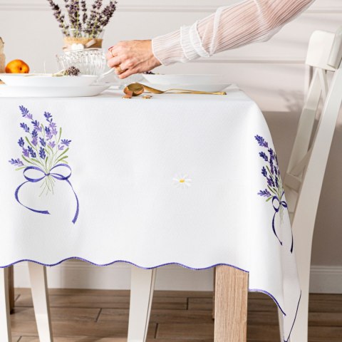 LAWENDOWA POLANA Obrus z haftem, szerokość 140cm x wysokość 220cm, kolor 001 biały 291771/KSP/001/140220/1