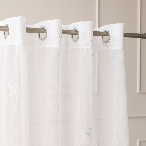 KOKARDKA Firana gotowa na etaminie, haftowana, na srebrnych przelotkach, z ołowianką, szerokość 140 x wysokość 250cm, kolor 001 