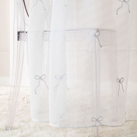 KOKARDKA Firana gotowa na etaminie, haftowana, na srebrnych przelotkach, z ołowianką, szerokość 140 x wysokość 250cm, kolor 001 