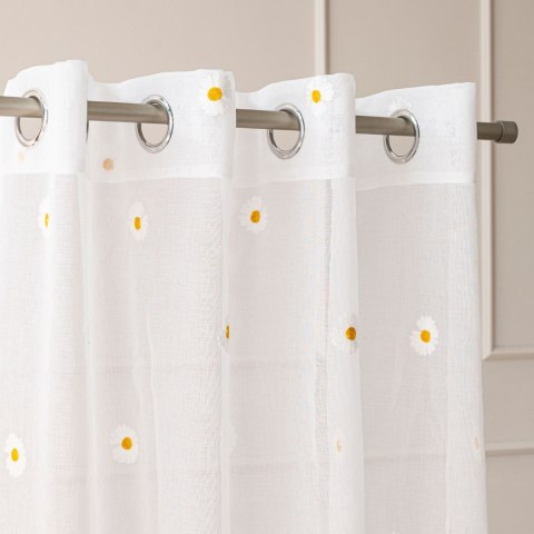 BELLIS Firana gotowa na etaminie w stokrotki, haftowana na srebrnych przelotkach, z ołowianką, szerokość 140 x wysokość 250cm, k