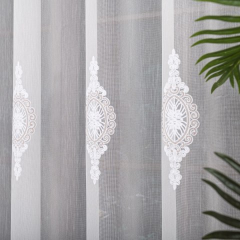 Firanka haftowana pasowa, wysokość 285cm, kolor 003 biały z beżowo-białą nicią FH0030/768/003/000285/1