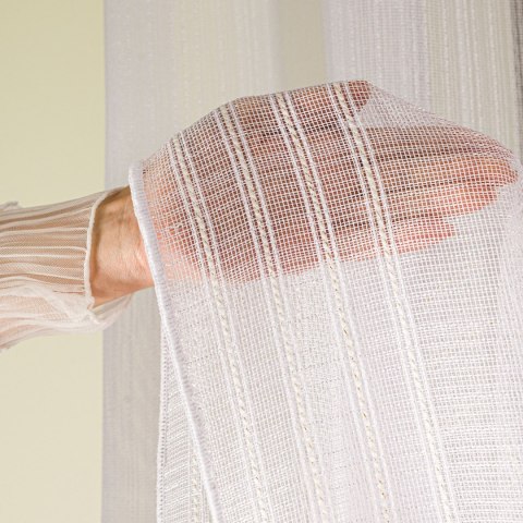 Firanka fantazyjna z ołowianką ze wzorem na samym dole ze złotą błyszczącą nitką, wysokość 300cm, kolor 004 biały 001856/OLO/004