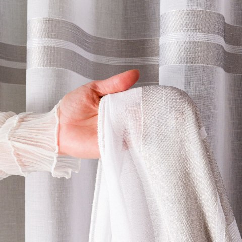 Firanka fantazyjna ze wzorem na samym dole z ołowianką, wysokość 300cm, kolor 032 biały z szarymi pasami 019355/OLO/032/000300/1