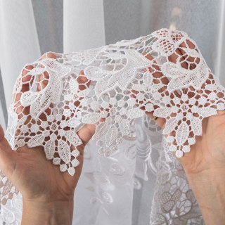 Firanka z aplikacją na markizecie ze wzorem pasowym, wysokość 180cm, kolor 001 biały 122625/433/A01/000180/1