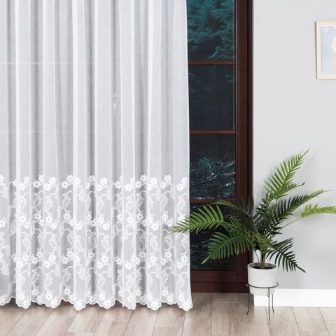 Firanka haftowana ze wzorem na samym dole, wysokość 280cm, kolor 001 biały 033385/382/001/000280/1
