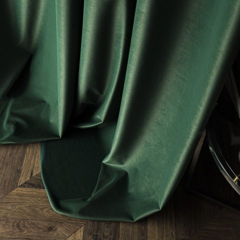 BLACKOUT VELVET Zasłona gotowa na przelotkach, szerokość 140cm x wysokość 230cm, kolor 010 ciemny zielony; butelkowy BLAVEL/ZGP/
