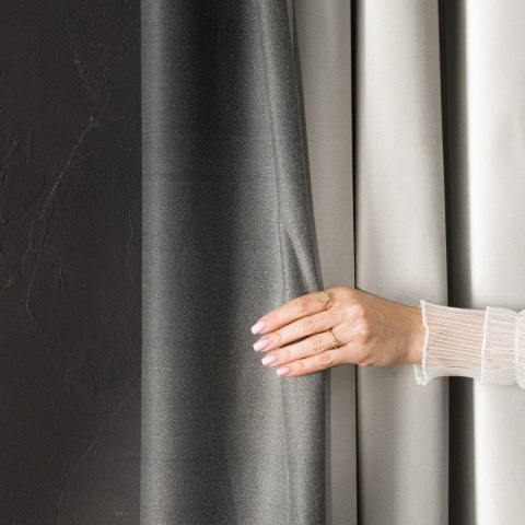 BLACKOUT VELVET Zasłona gotowa na przelotkach, szerokość 140cm x wysokość 230cm, kolor 018 ciepły jasny szary BLAVEL/ZGP/018/140