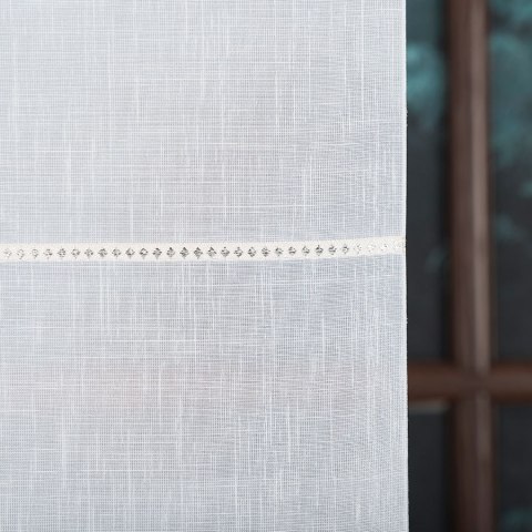 Panel ze wzorem po całości, szerokość 60cm, kolor 001 biały ze srebrnymi i kremowymi pasami 431000/000/001/060000/1 Panel ze wzorem po całości, szerokość 60cm, kolor 001 biały ze srebrnymi i kremowymi pasami 431000/000/001/060000/1