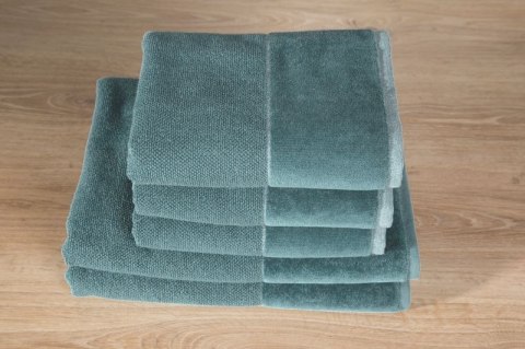 Ręcznik z welurową bordiurą LUCY 70x140 cm kolor miętowy Ręcznik z welurową bordiurą LUCY 70x140 cm kolor miętowy