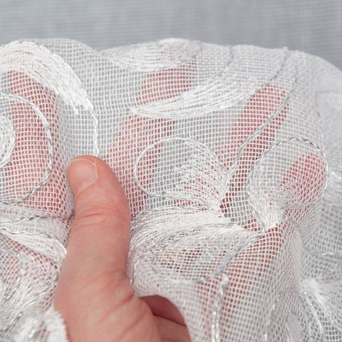BENITA Firanka haftowana ze wzorem na samym dole, wysokość 290cm, kolor 003 biały ze srebrnym haftem BENITA/382/003/000290/1 BENITA Firanka haftowana ze wzorem na samym dole, wysokość 290cm, kolor 003 biały ze srebrnym haftem BENITA/382/003/000290/1