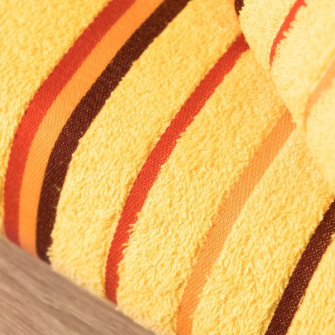 Ręcznik do ciała z zawieszką MARS 50x90 cm kolor żółty Ręcznik do ciała z zawieszką MARS 50x90 cm kolor żółty