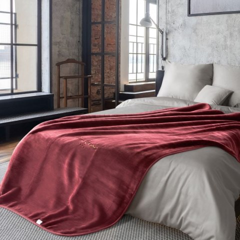 Ekskluzywny koc Pierre Cardin CLARA 160x240 cm kolor bordowy Ekskluzywny koc Pierre Cardin CLARA 160x240 cm kolor bordowy