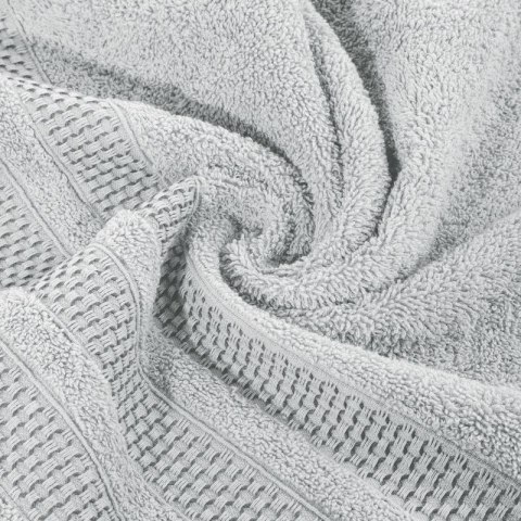 Ręcznik bawełniany NASTIA 70x140 cm kolor srebrny Ręcznik bawełniany NASTIA 70x140 cm kolor srebrny