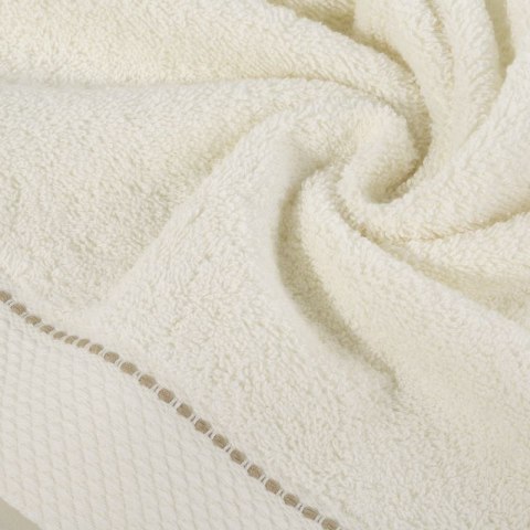 Ręcznik bawełniany DAISY 70x140 cm kolor kremowy Ręcznik bawełniany DAISY 70x140 cm kolor kremowy