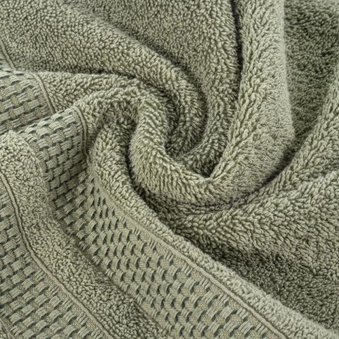 Ręcznik bawełniany NASTIA 70x140 cm kolor oliwkowy Ręcznik bawełniany NASTIA 70x140 cm kolor oliwkowy
