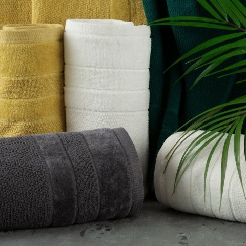 Ręcznik frotte LINEA 50x90 cm kolor biały Ręcznik frotte LINEA 50x90 cm kolor biały