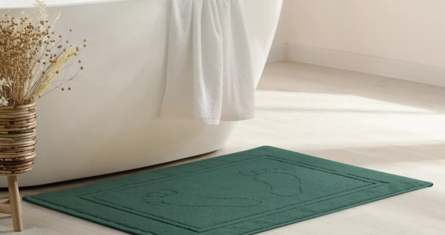 Dywaniki łazienkowe – jak wybrać, aby były bezpieczne, miękkie i chłonne